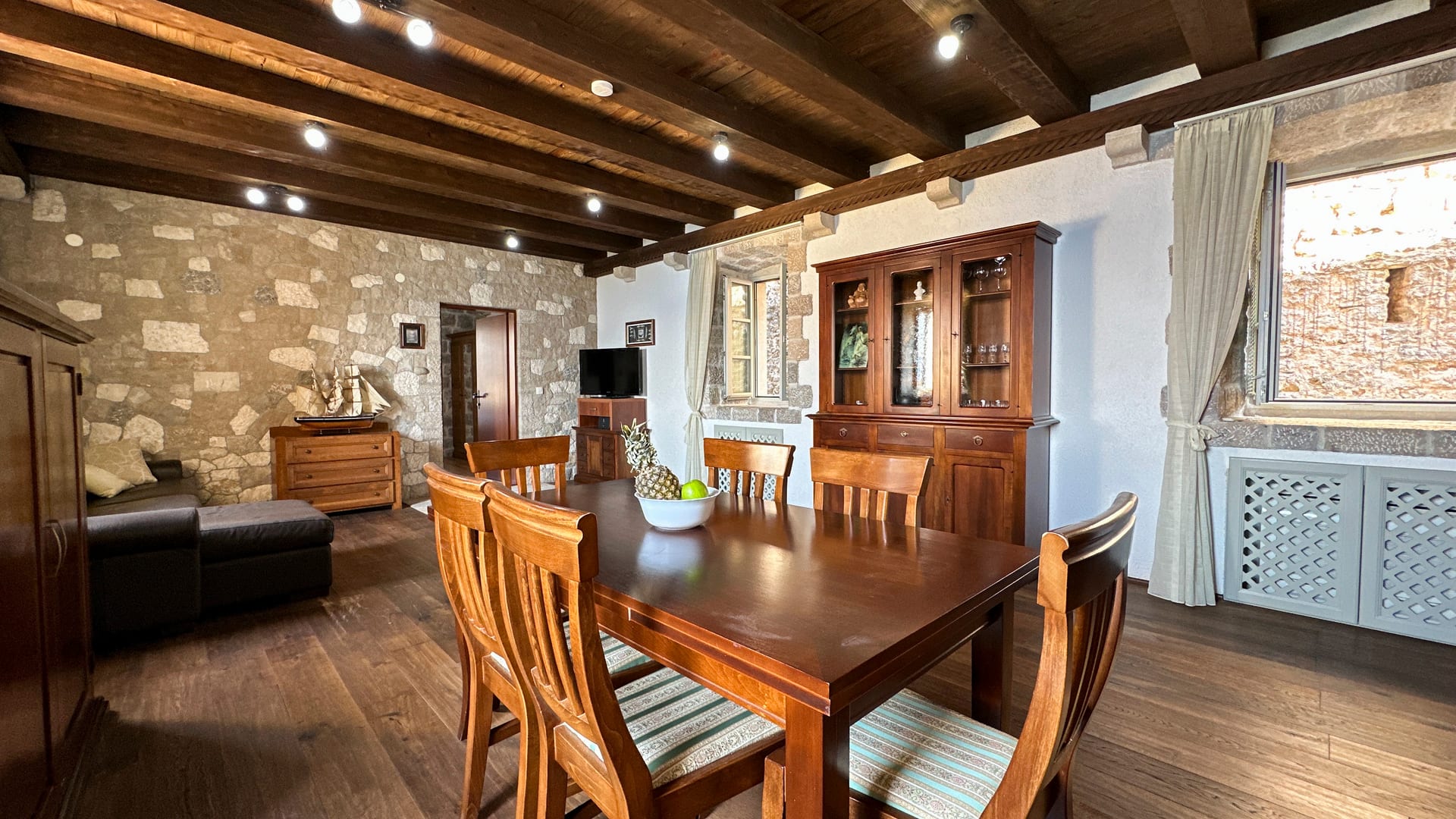 Heritage interior — photo 10